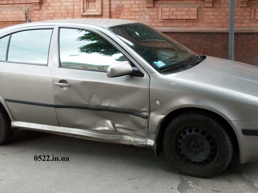 В Кировограде произошло ДТП, один из автомобилей чуть не сбил девочку (ФОТО) (фото) - фото 5
