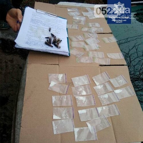 У Кропивницькому затримали 36-річного чоловіка з колбами та..., фото-1 У Кропивницькому затримали 36-річного чоловіка з колбами та пакетиками з наркотичною речовиною, фото-1
