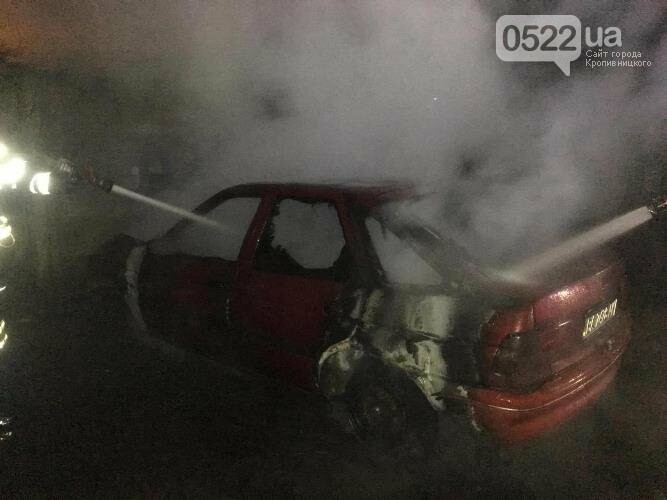 На Кіровоградщині рятувальники здолали пожежі двох автомоб..., фото-1 На Кіровоградщині рятувальники здолали пожежі двох автомобілів, фото-1