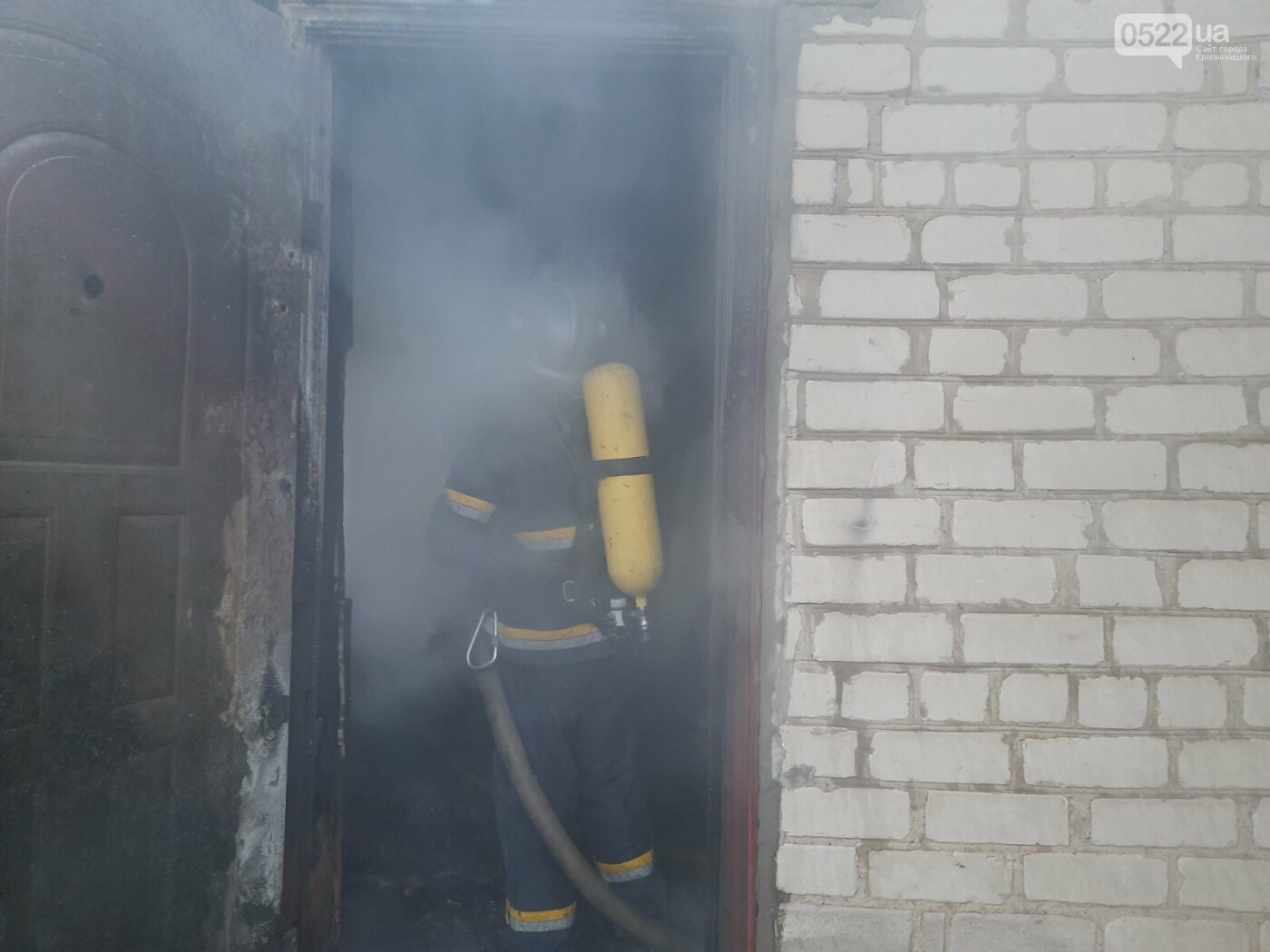 Рятувальники повідомляють про пожежу у приватному секторі, фото-1