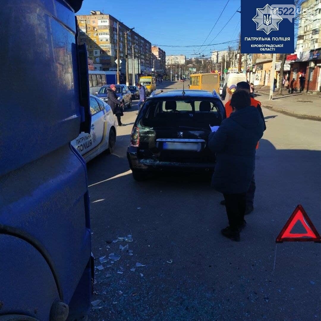 Поліція розповідає про наслідки ДТП за участі MAN та Peugeot, фото-1