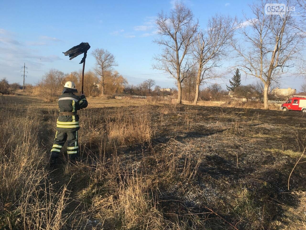 Рятувальників 10 разів викликали ліквідувати пожежу сухої трави у полях області, фото-3