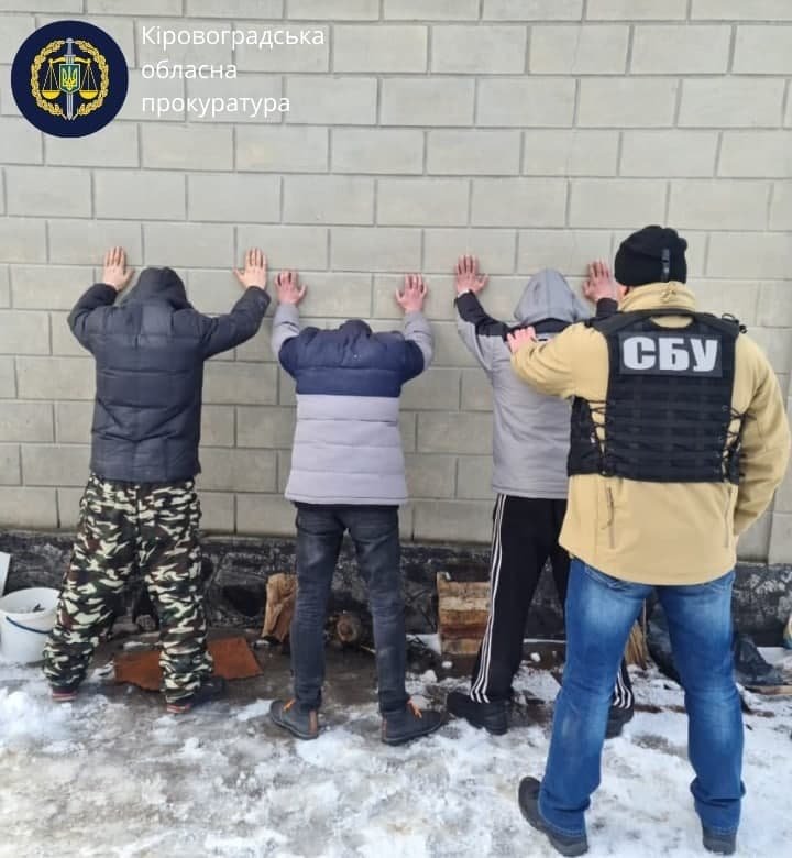 На Кіровоградщині повідомили про підозру членам банди, яка продавала наркотики
