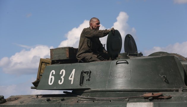 Ворог штурмує район Лисичанського НПЗ, бої тривають