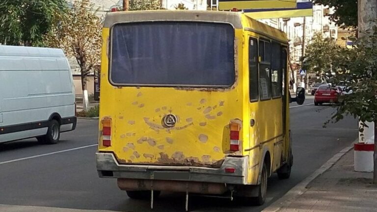 Водiй кропивницької маршрутки увiмкнув у салонi росiйську музику