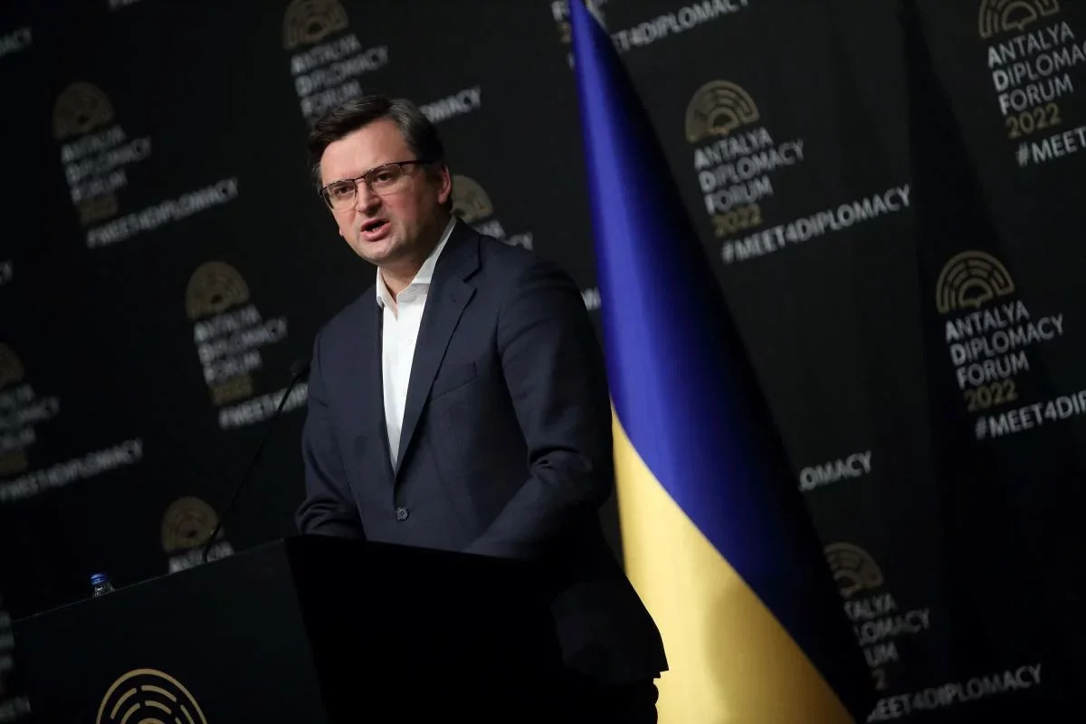 Кулеба відповів Шольцу щодо в'їзду росіян: це війна не тільки Путіна, вони її підтримують
