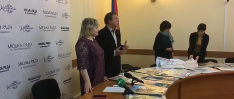 Кропивницький: прес-конференція за участі власника галереї «Єлисаве... Кропивницький: прес-конференція за участі власника галереї «Єлисаветград» Микoли Цуканoва