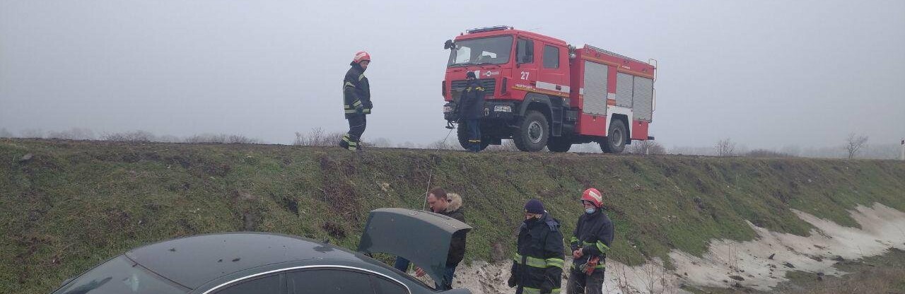 Рятувальники Кіровоградщини двічі надавали допомогу водіям у складних ситуаціях