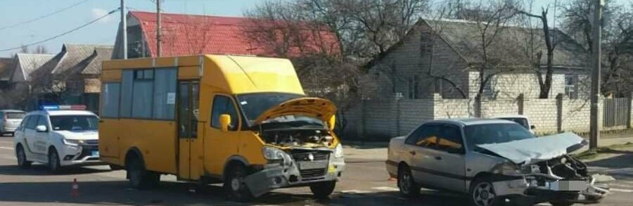 Маршрутне таксі  і Volkswagen: ДТП без постраждалих