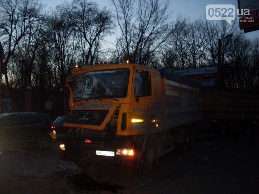В Кировограде столкнулись два грузовика (фото) (фото) - фото 1