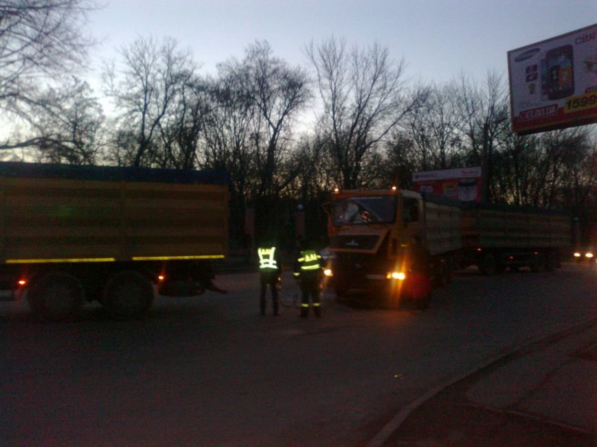 В Кировограде столкнулись два грузовика (фото) (фото) - фото 1