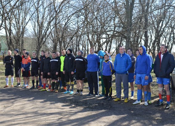Кіровоградські поліцейські підтримали гравців футбольної команди загиблого в зоні АТО земляка та надали допомогу його родині (ФОТО) (фото) - фото 1